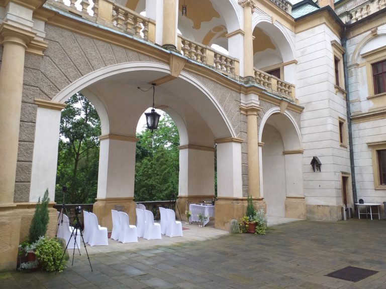 Oddaci misto na nadvori Zamek Stranov 768x576