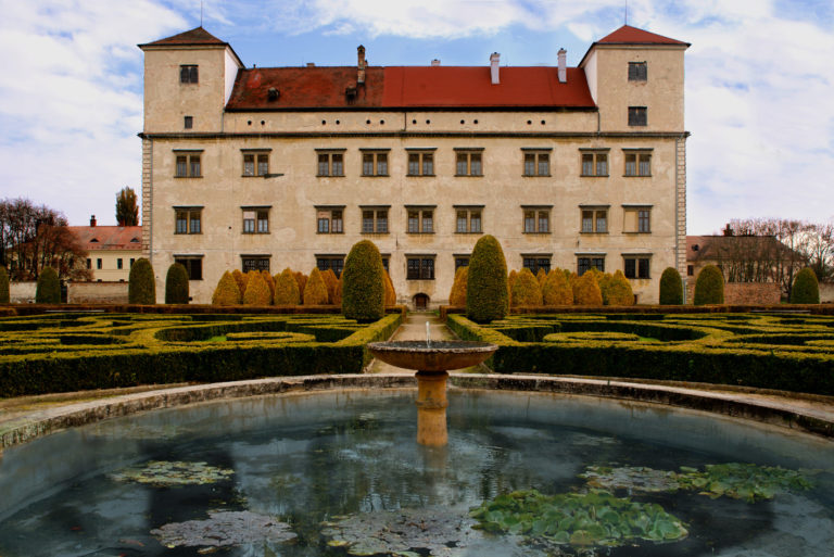 zamek Bucovice z pruceli 768x513
