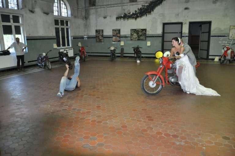 novomanzele na motorce dul Michal 768x510