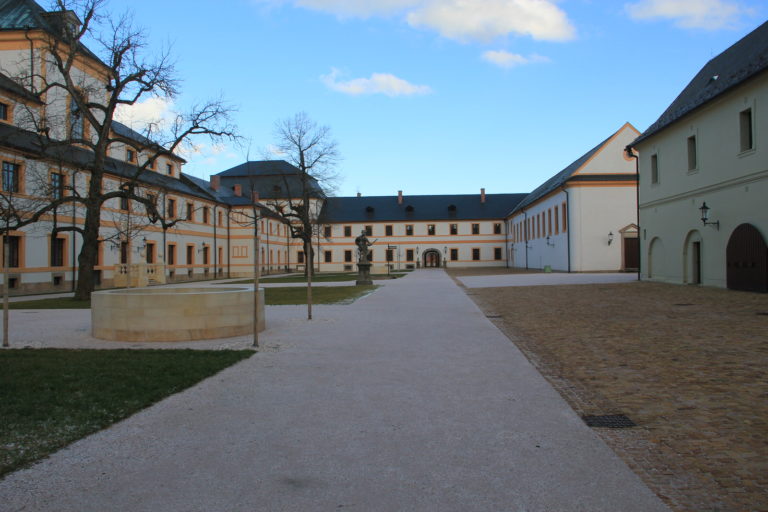 vnitroblok hospital Kuks 768x512