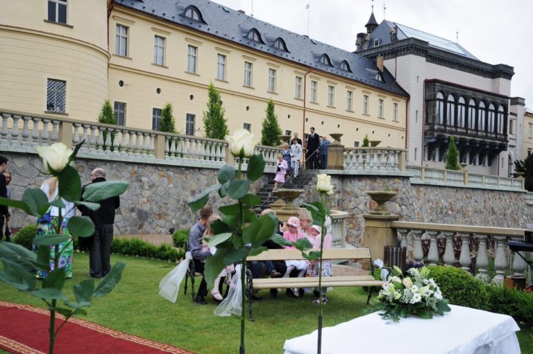 Mala terasa zamek zbiroh 1 1 768x511