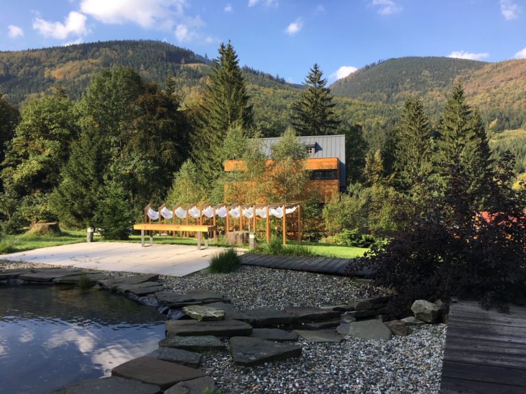 areal hotel u holubu 768x576