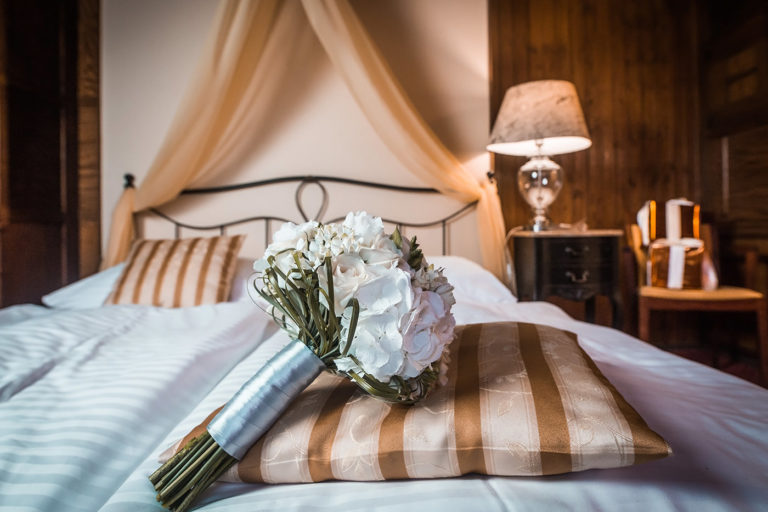 novomanzelske loze hotel u holubu 768x512